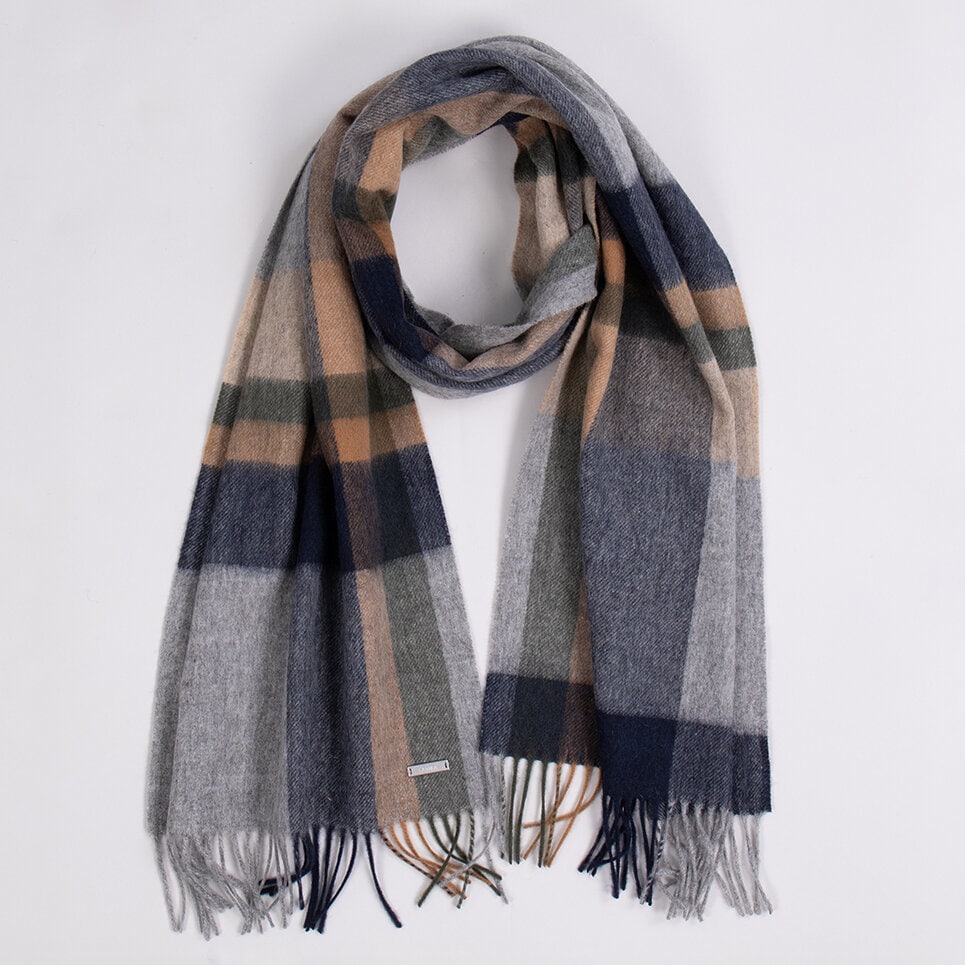 Hajom scarf