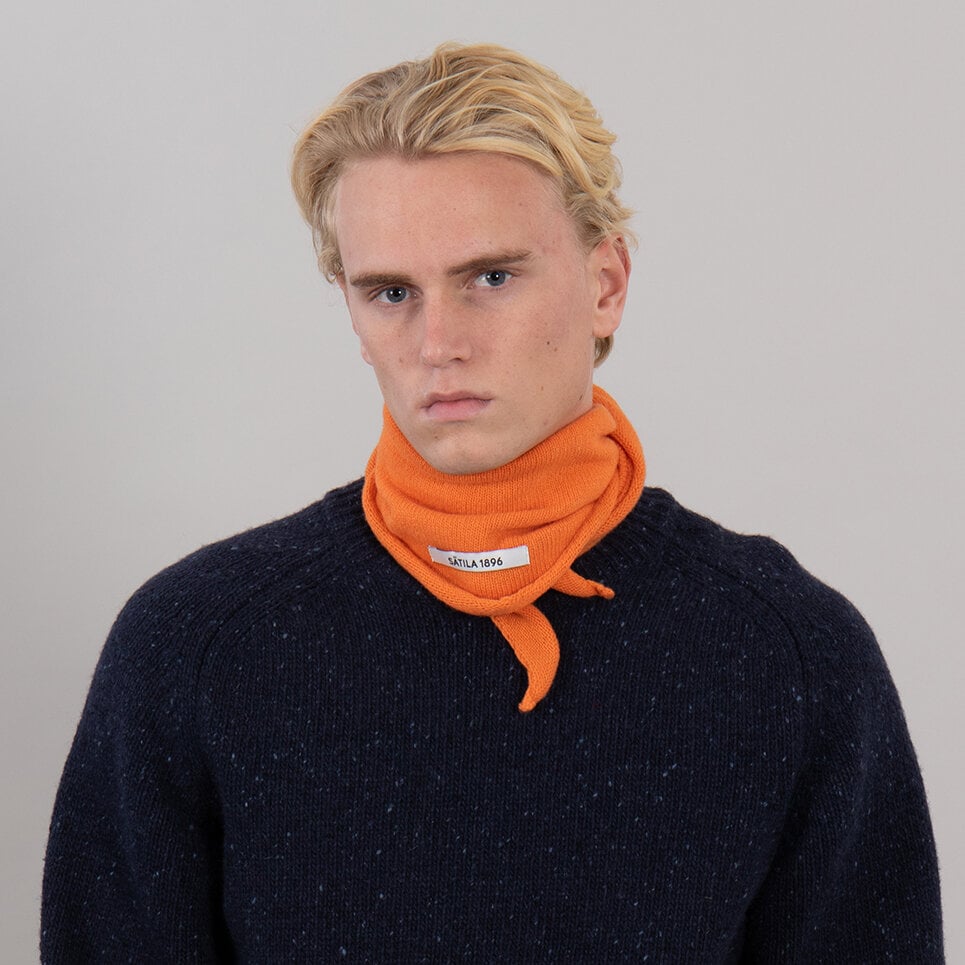 Elis triangle scarf