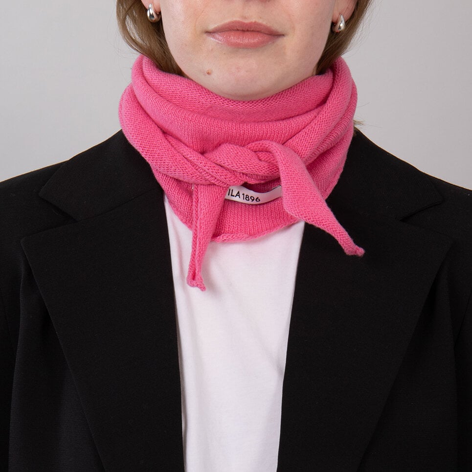 Elis triangle scarf